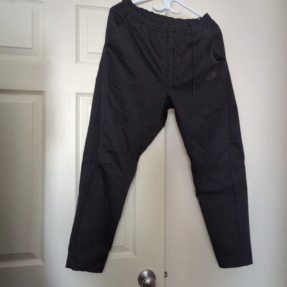 NIKE Tech Essentials Unlined, Men medium in black - Picture 7 of 8